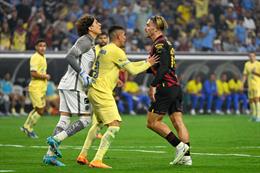 Video: Jack Grealish xô xát với thủ môn Ochoa